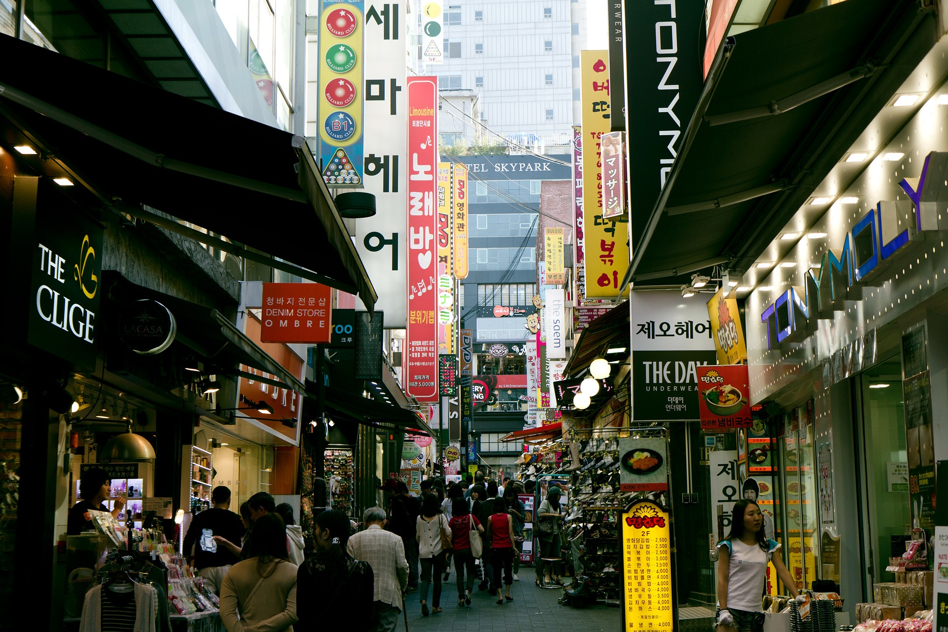 Einkaufsstraße_Seoul_CC0_Public_Domain