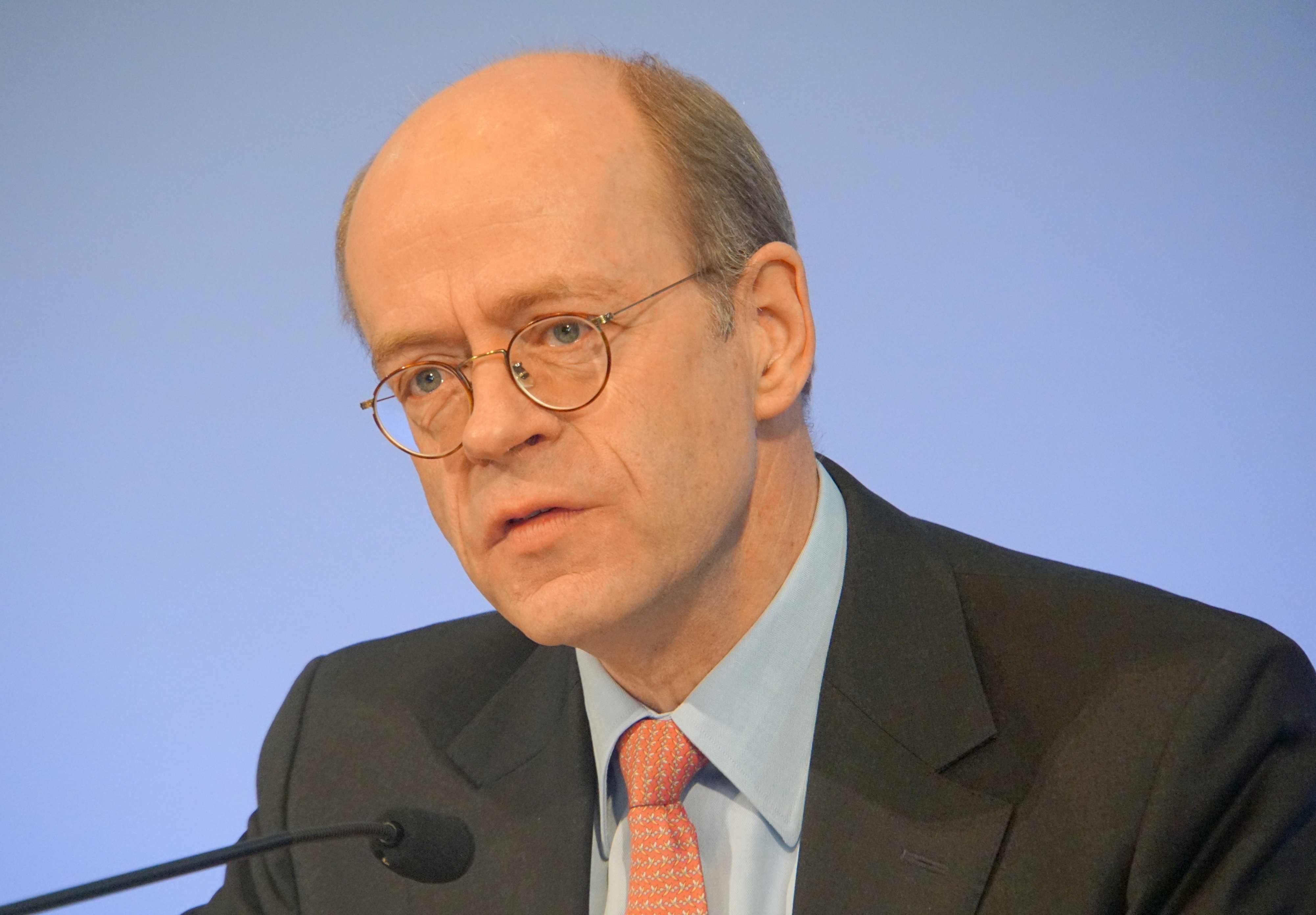 Von Bomhard: Cooling-off-Periode und Gremien-Trennung reichen vollkommen