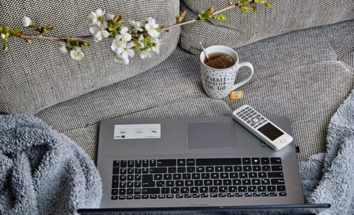 Versicherer und New Work: Der Balanceakt zwischen Büroquote und Homeoffice