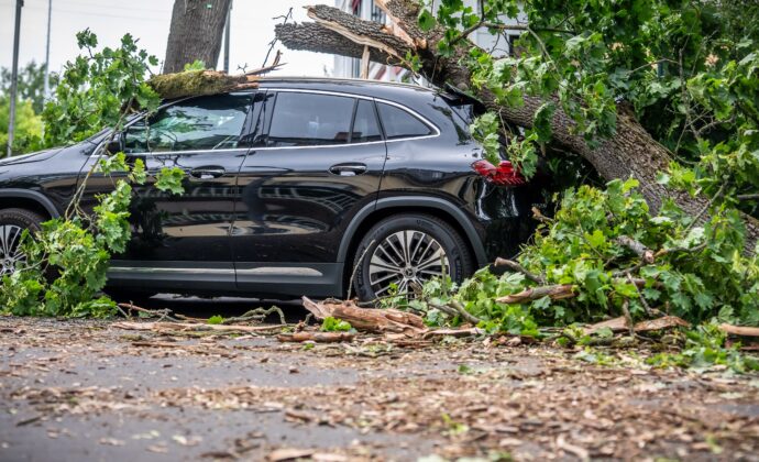 Kfz-Versicherung: 2025 deutlich weniger Schäden durch Naturgefahren