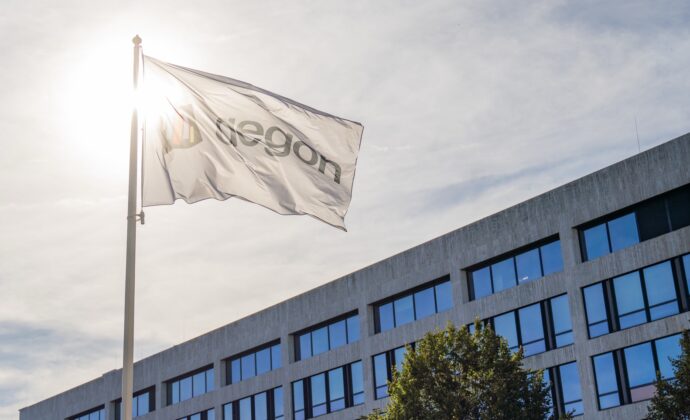 Aegon wandert aus und erhält neuen Namen