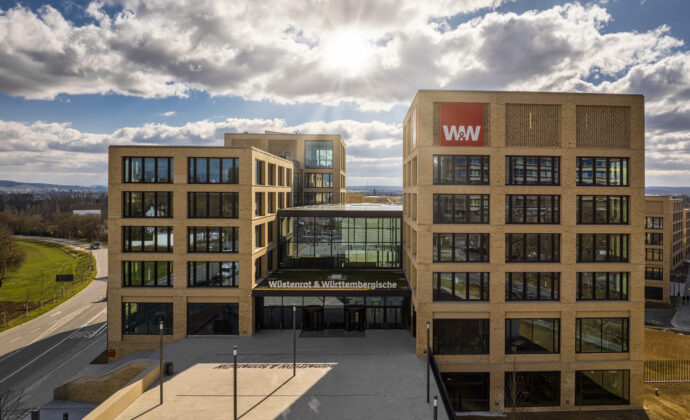 W&W bügelt Gewinndelle aus und will sparen