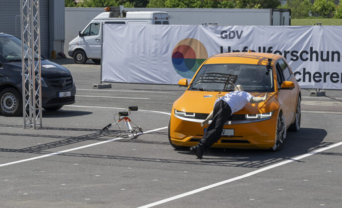 Unfallforscher zu E-Autos: Mehr Lärm, weniger One Pedal
