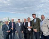 Bildtext (vl): René Hompasz (Attikon AT GmbH), Johannes Stögerer (BHS GmbH), Thomas Michels (Attikon Finanz AG), Günter Hartmann und Helmut Bauer (beide BHS GmbH), Dominik Reinartz (Attikon Finanz AG), Jens-Olaf Teschke (Attikon AT GmbH)