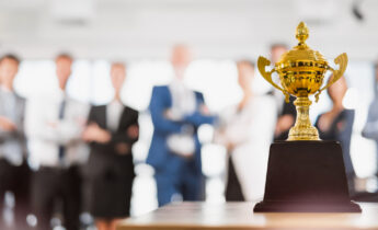 Pokal Auszeichnung Arbeitgeber Büro Preis